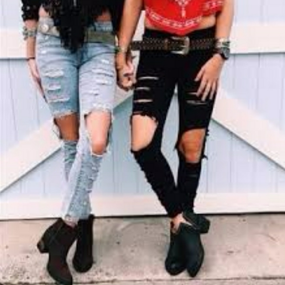 CARMAR Distressed Jeans